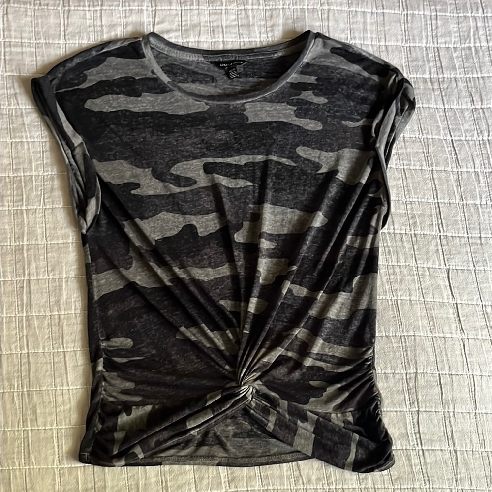 Lucky Brand Camouflage Women's Top; very lightweight & SOFT! XS Cute & Nice!